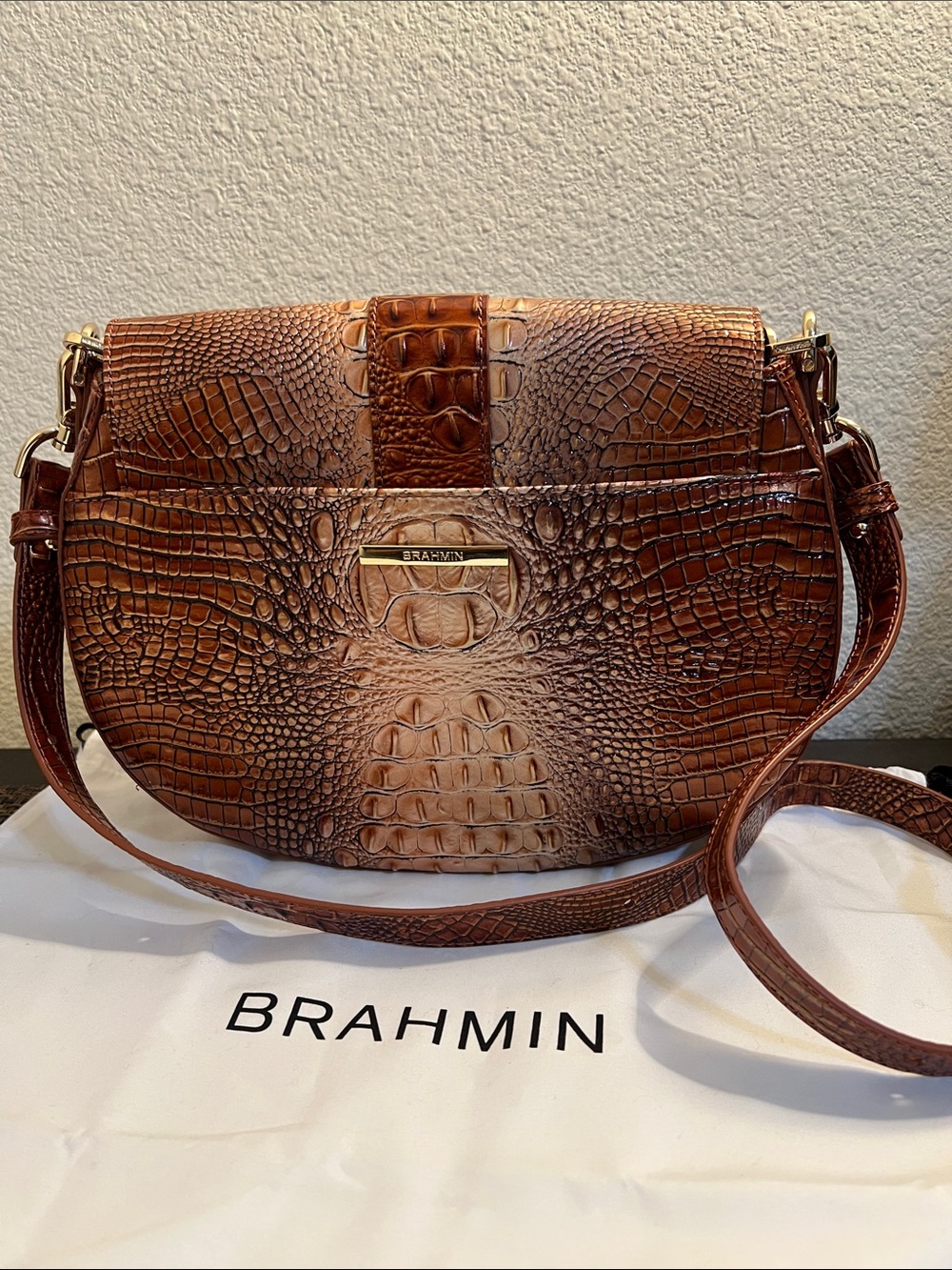 Brahmin Brown Croc-Embossed Leather Crossbody with Matching Wallet - Picture 4 of 11
